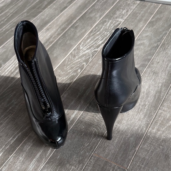 Lanvin Sleek Black Heeled Boots - Picture 7 of 7